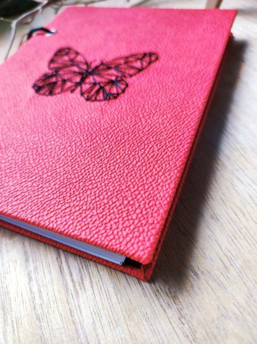 Carnet de notes ou Agenda " Le Papillon " Fait Main en simili - Brodé main - Rechargeable