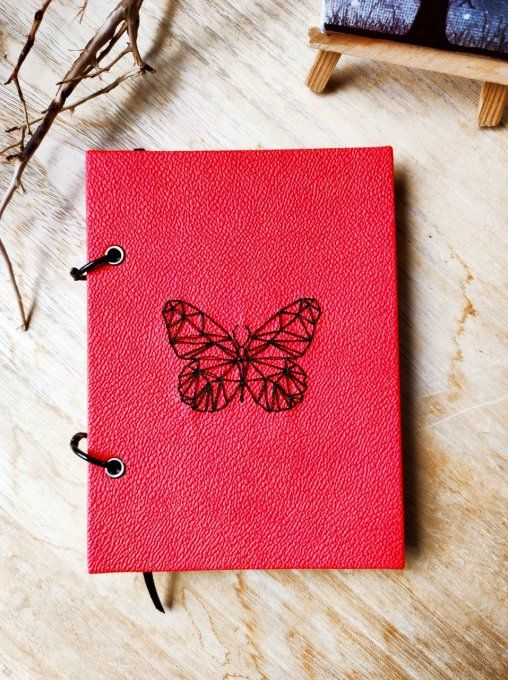 Carnet de notes ou Agenda " Le Papillon " Fait Main en simili - Brodé main - Rechargeable